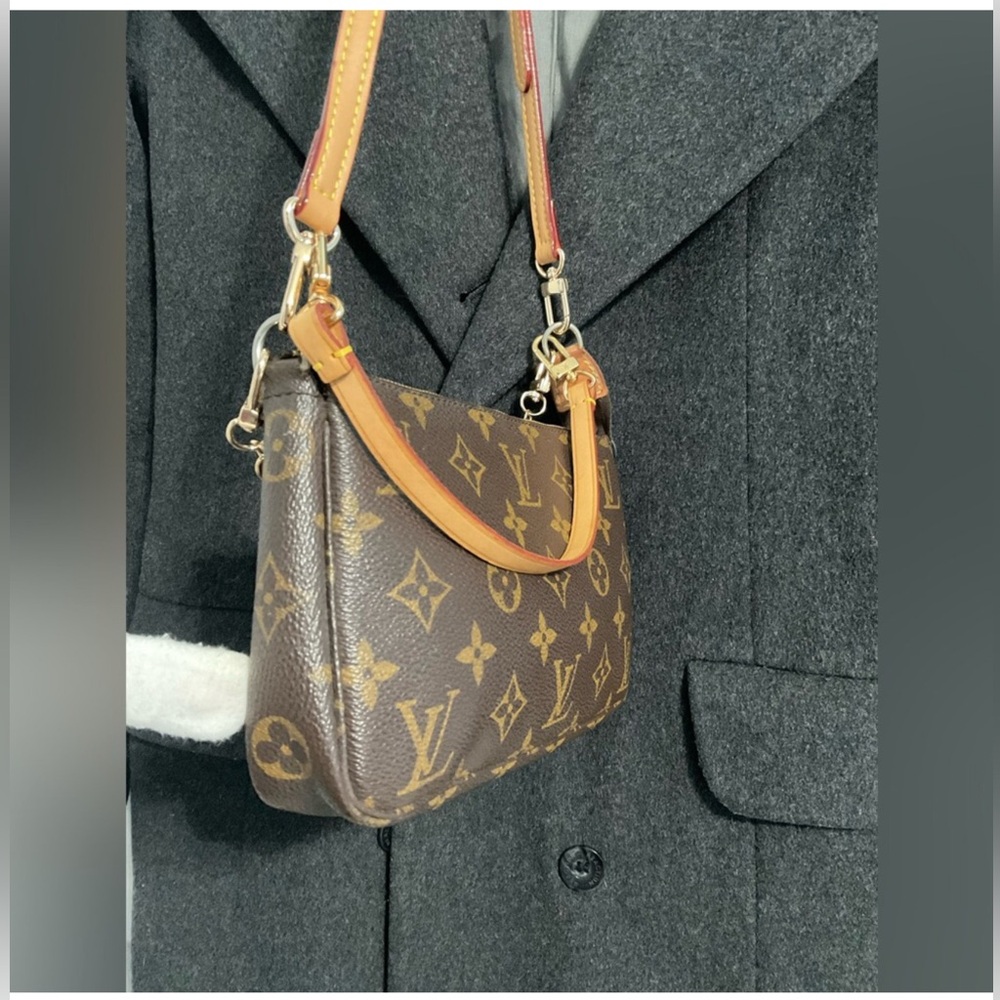 ✅LV Pochette Accessories HANDBAG
LOUIS VUITTON - Picture 3 of 13